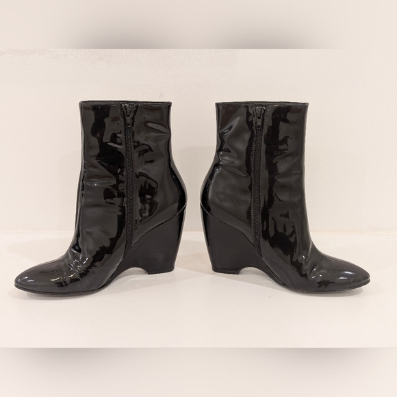 Vero Cuoio Patent Leather Wedge Heel Ankle Boots